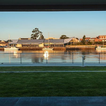 Ulverstone Waterfront Apartments Eksteriør billede