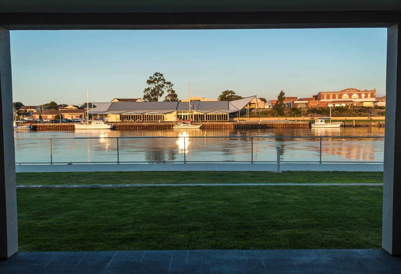 Ulverstone Waterfront Apartments Eksteriør billede