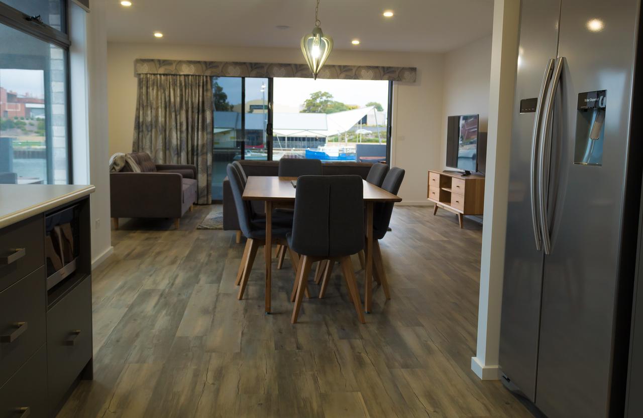 Ulverstone Waterfront Apartments Eksteriør billede