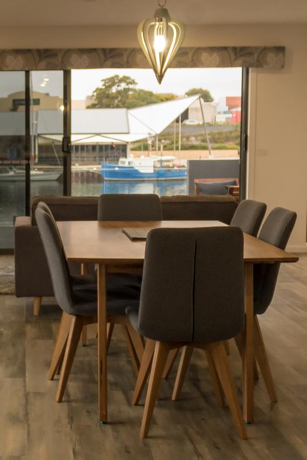Ulverstone Waterfront Apartments Eksteriør billede